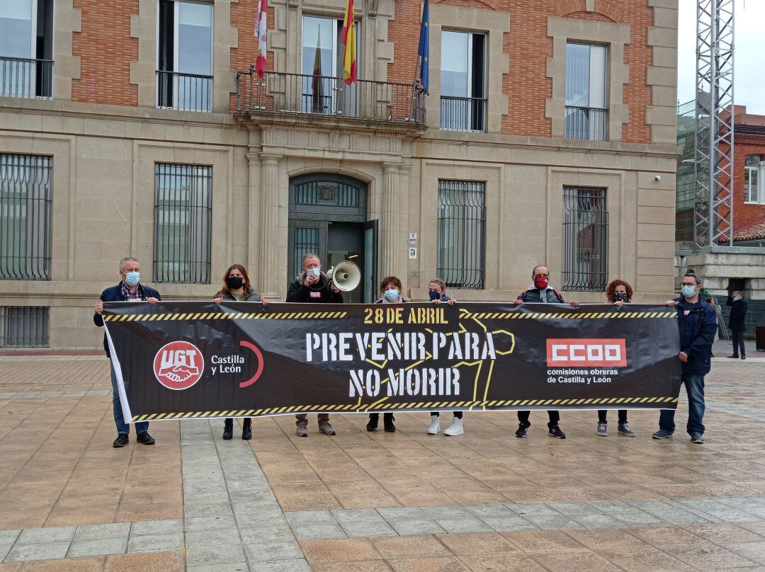 Concentración de UGT y CCOO en Palencia