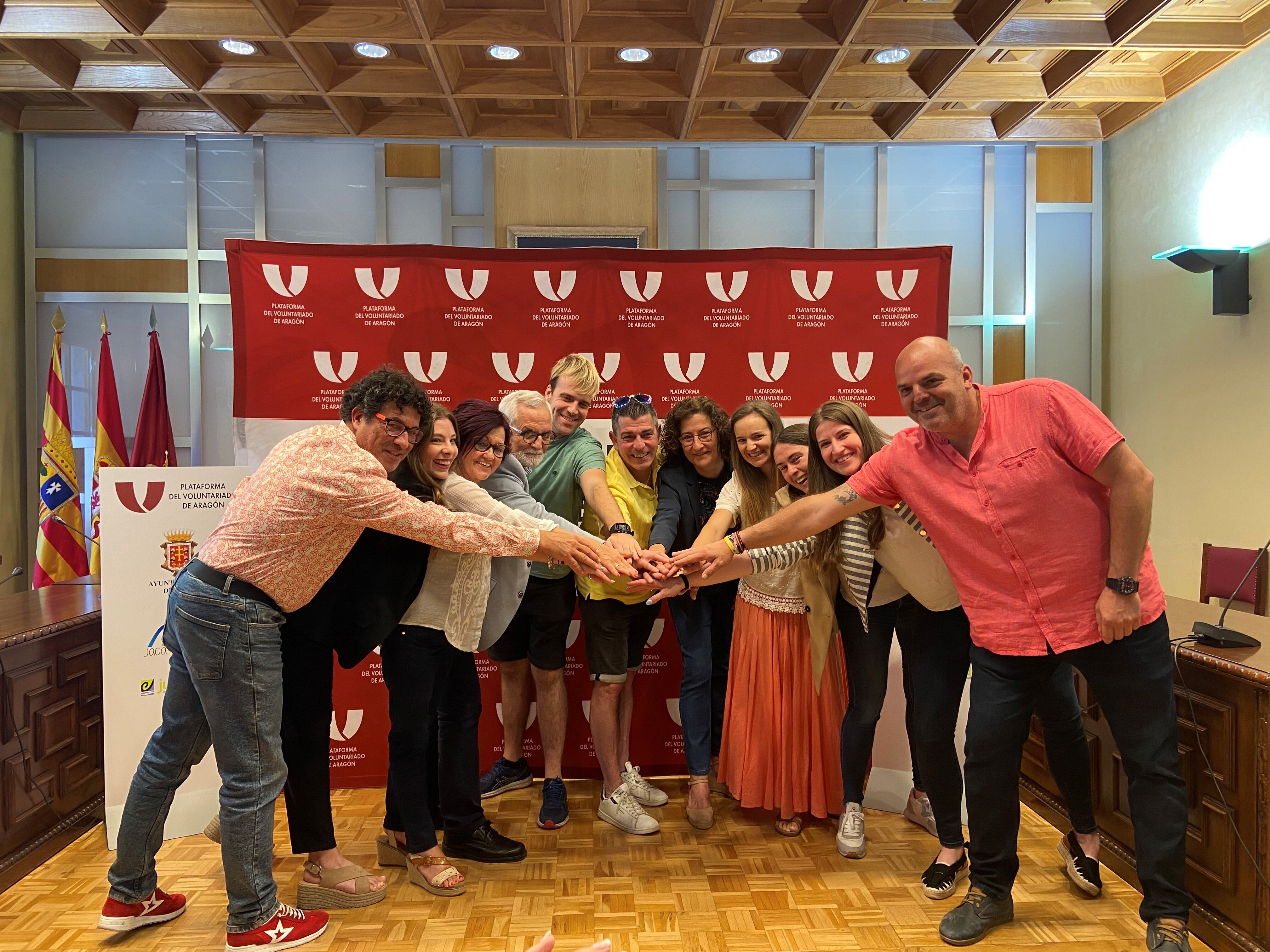 Voluntarios de Jaca, junto a representantes del ayuntamiento, la Plataforma y el Gobierno de Aragón, presentaban en convenio