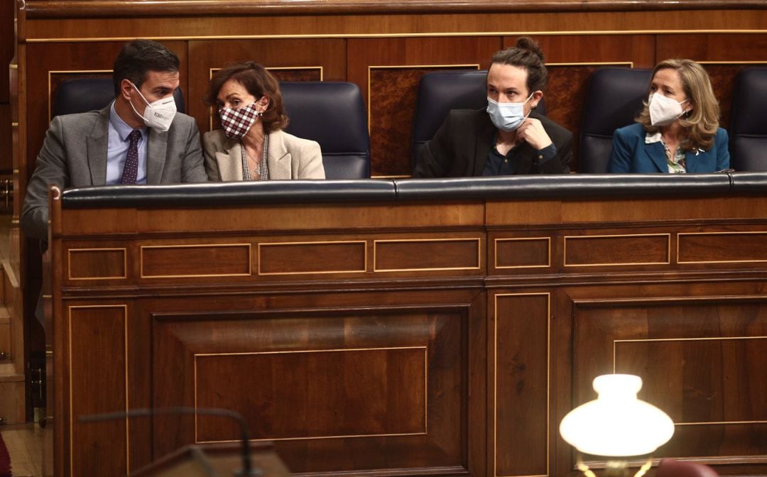 El presidente del Gobierno, Pedro Sánchez; la vicepresidenta primera, Carmen Calvo; el vicepresidente segundo, Pablo Iglesias, y la vicepresidenta tercera, Nadia Calviño.