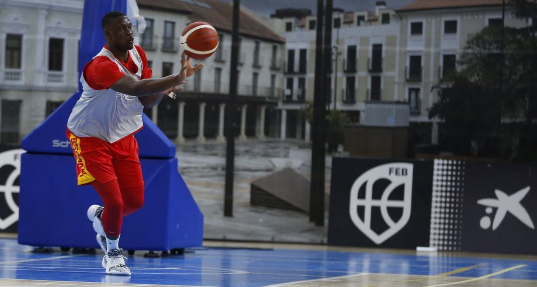 Osas Ehigiator ya ha disfrutado de su primer entrenamiento con España