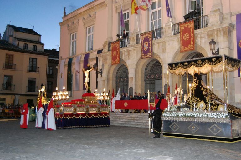 Los actos centrales tienen lugar en la Plaza Mayr donde se celebra el Vía Crucis