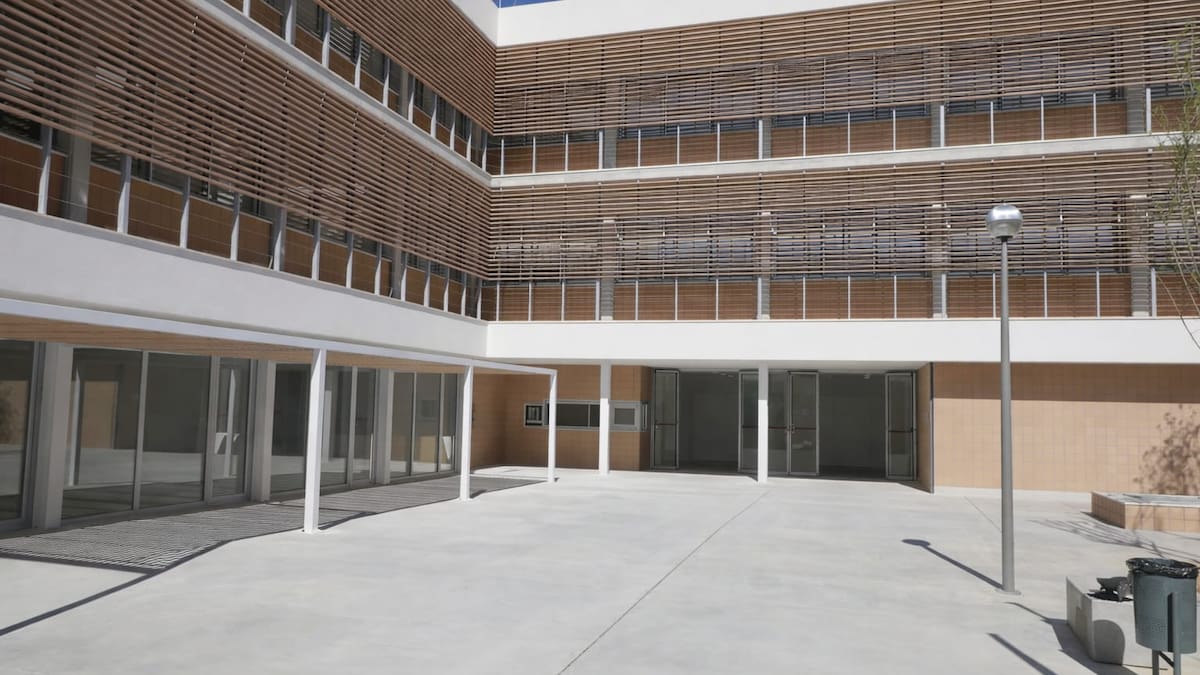 Educación protege al orientador del IES CTEIB con varias denuncias por insultos y dejación de funciones