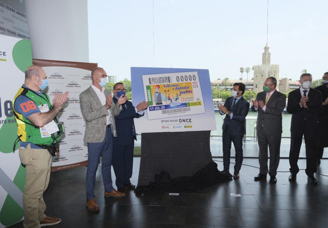 Presentación del cupún de la Once dedicado a la hostelería