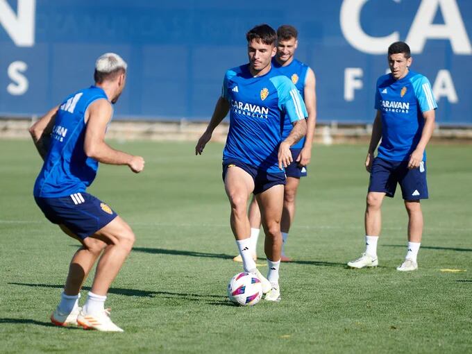 Los futbolistas del Real Zaragoza entrenando en la Ciudad Deportiva