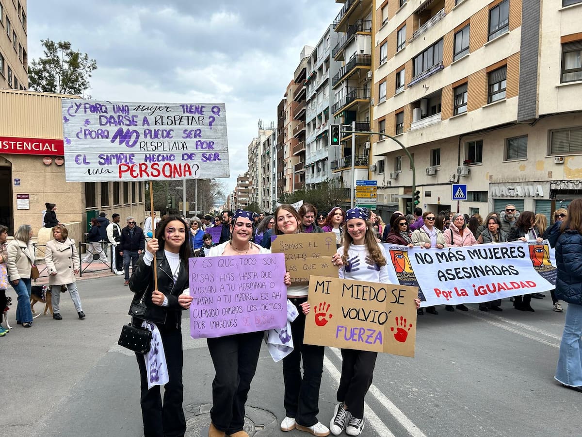Unas 2.000 personas reivindican en Jaén un 'feminismo visible' y 'mujeres invencibles'