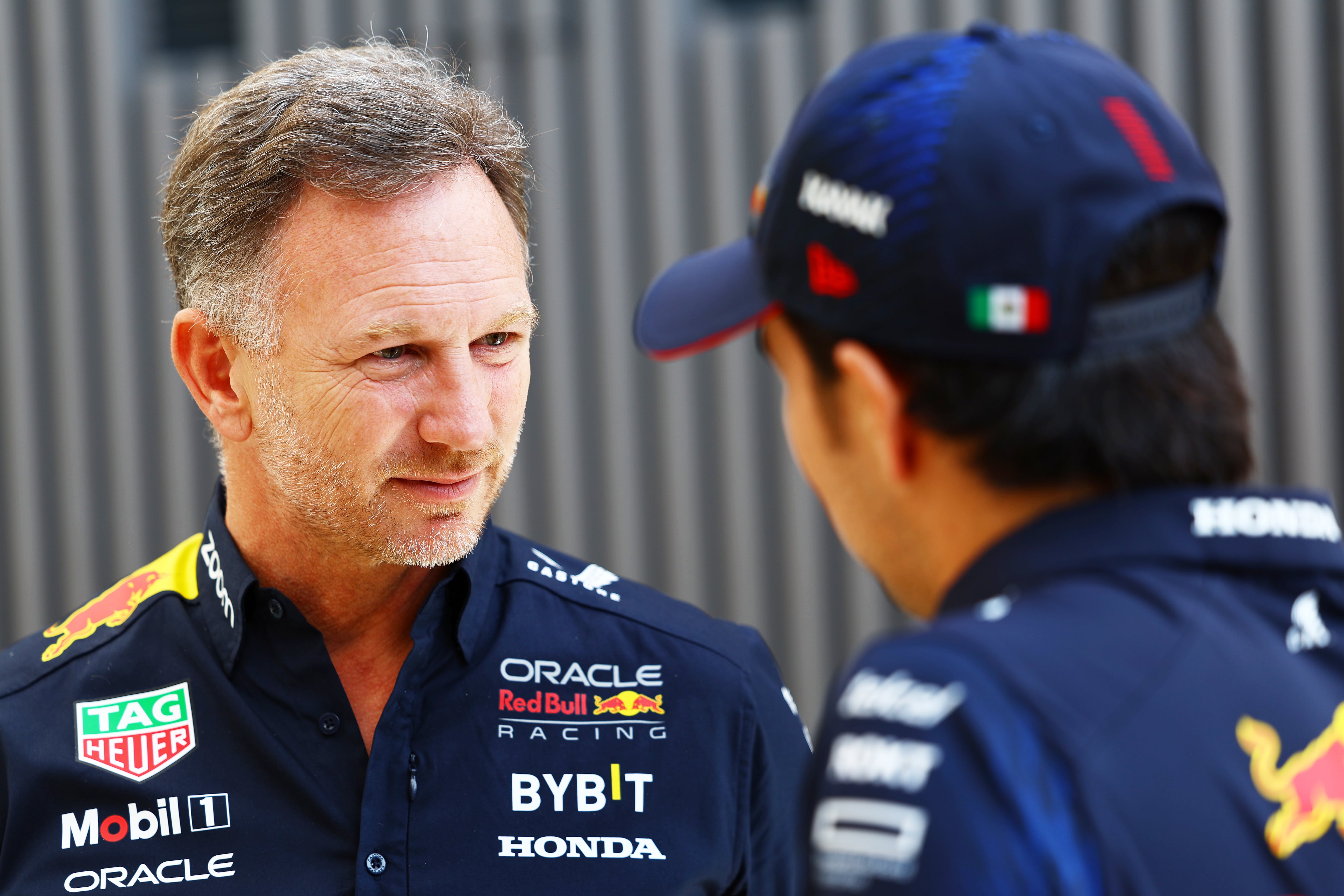 Sergio Pérez y Christian Horner, en la previa del GP de Barcelona de Fórmula 1. (Photo by Mark Thompson/Getty Images)