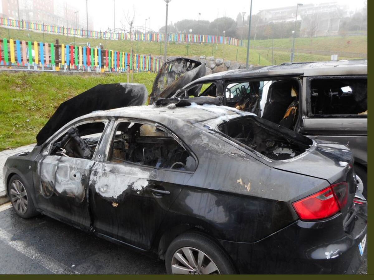 Dos coches quemados en otro incendio en Otxarkoaga