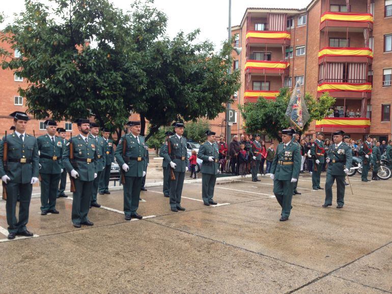 El Teniente Coronel Calixto Villasante pasando revista