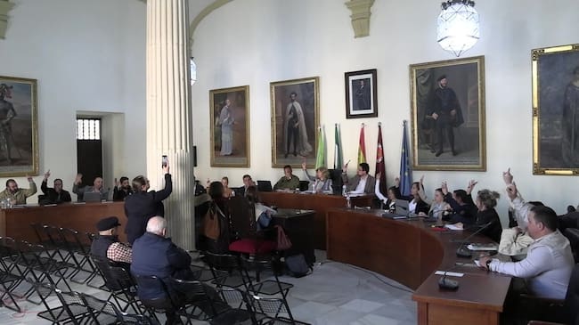 Uno de los momentos de la sesión plenaria hoy, en el Ayuntamiento de Úbeda.