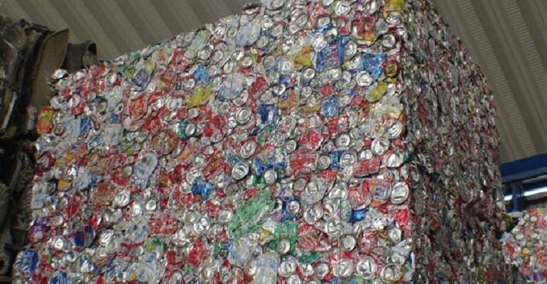 Reciclaje de latas de bebidas