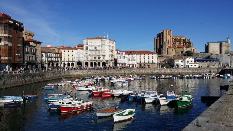 Panorámica del puerto de Castro Urdiales