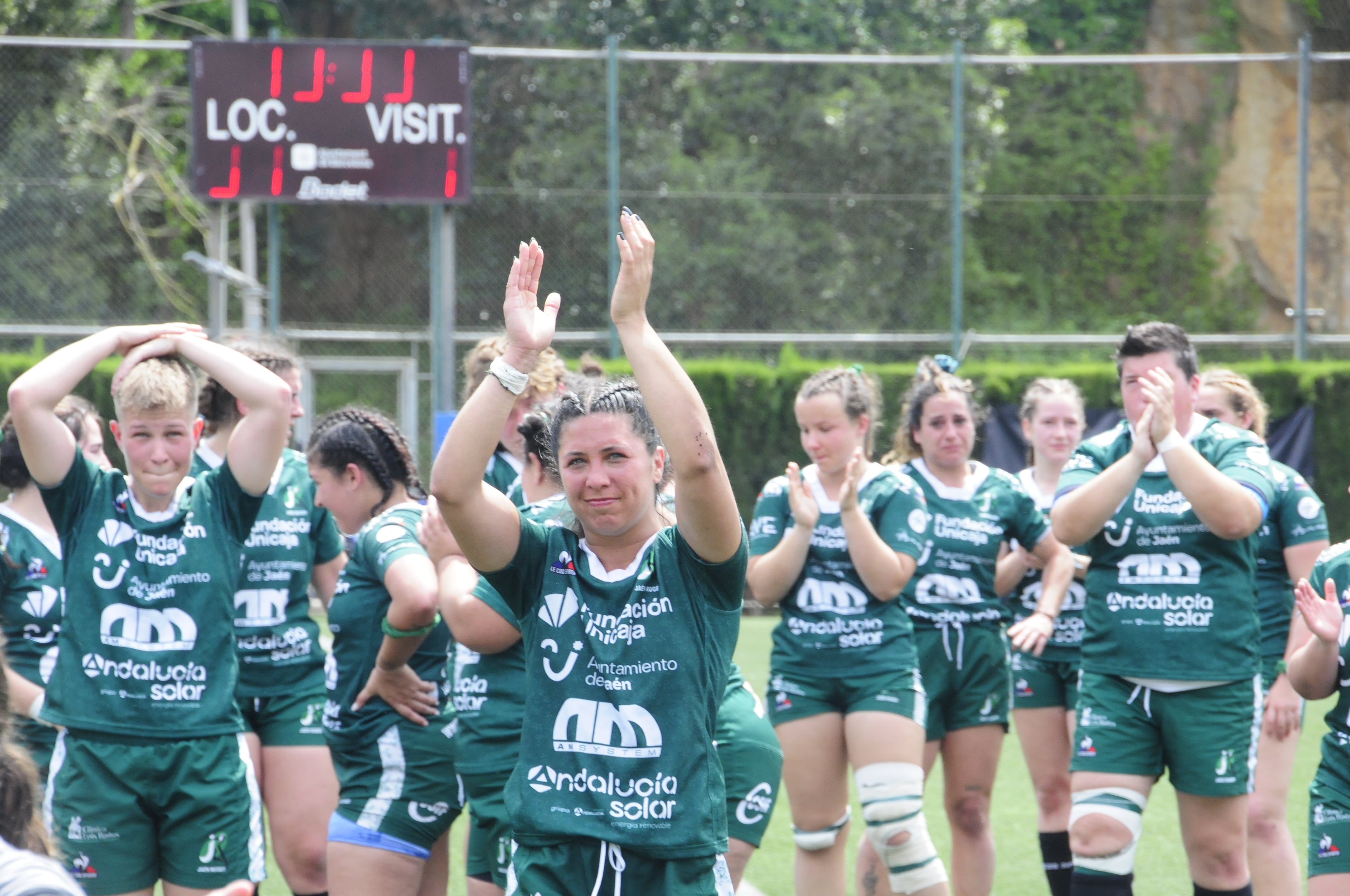 Jugadoras del Jaén Rugby después del partido en Barcelona.