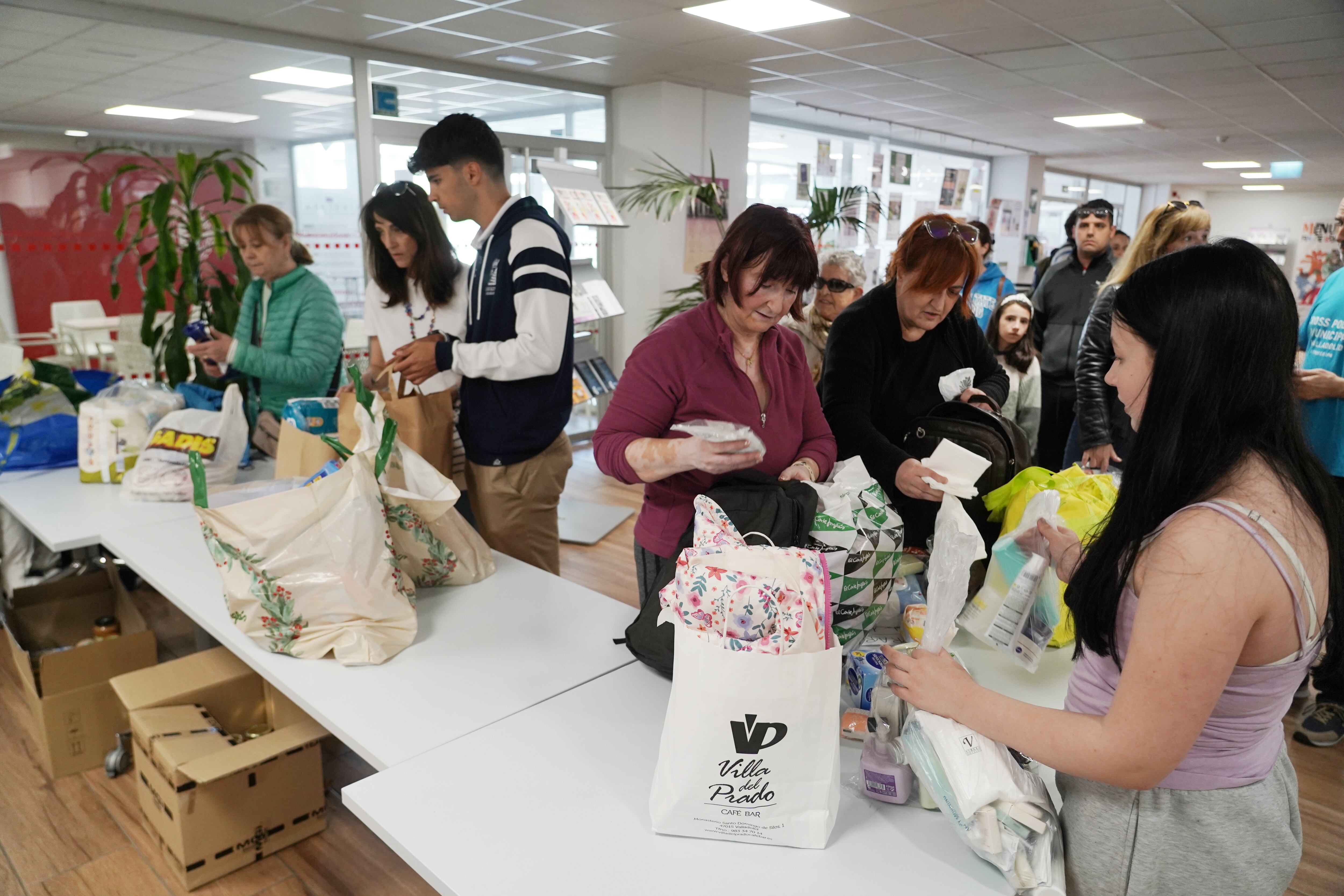 El Centro Cívico José Luis Mosquera de Valladolid realiza una recogida de productos para los damnificados por la DANA