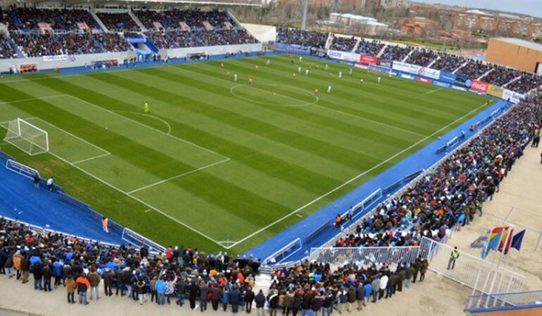 El club organiza la renovación en diferentes plazos y pendiente de la ampliación del estadio