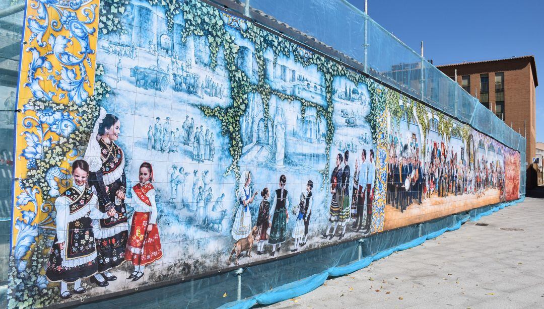 Mural cerámica en Calle San Clemente