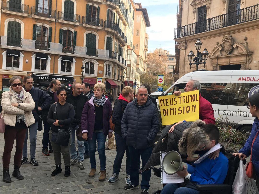 Concentración de Stop Desahucios frente Cort