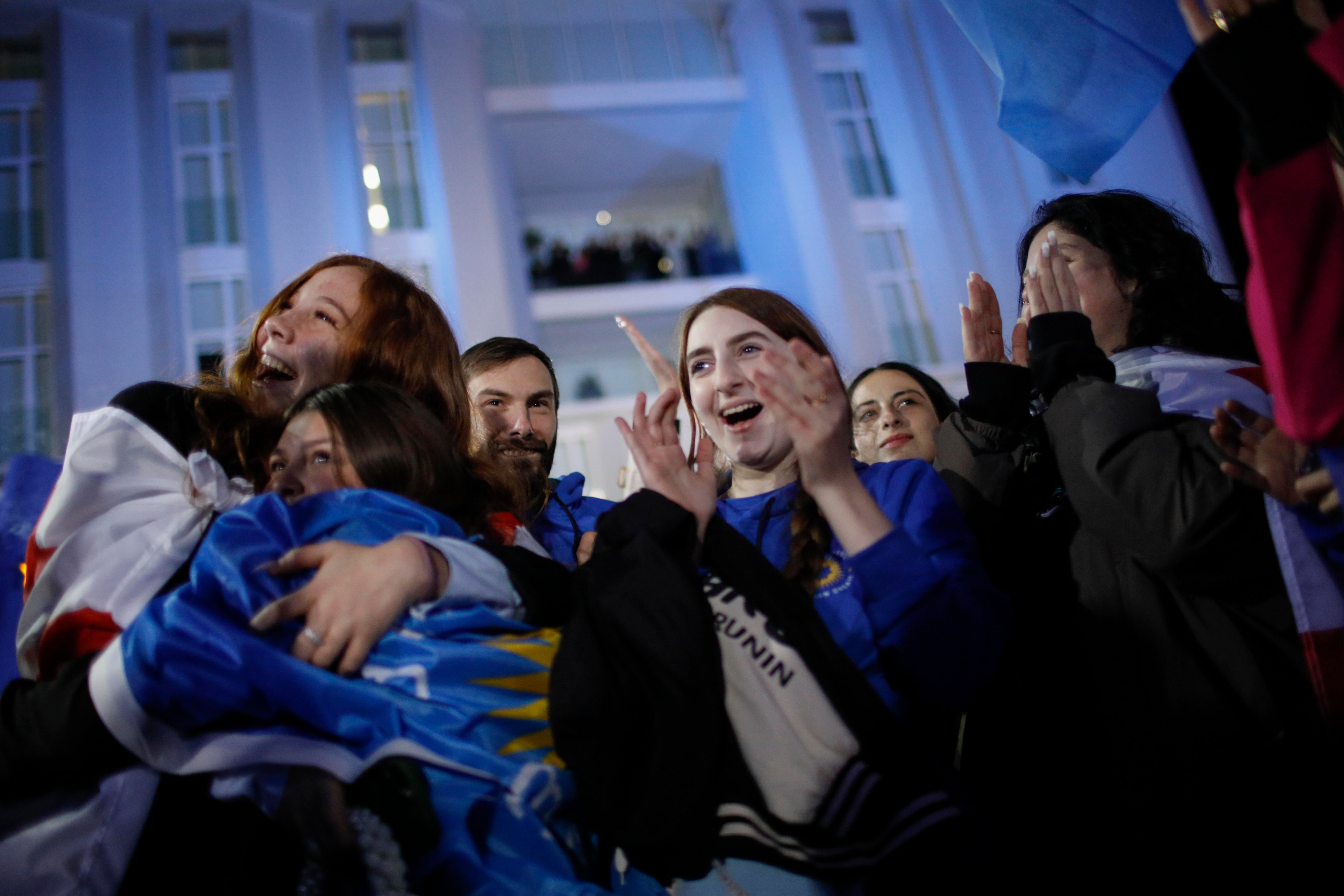 Celebraciones tras las elecciones en Georgia.