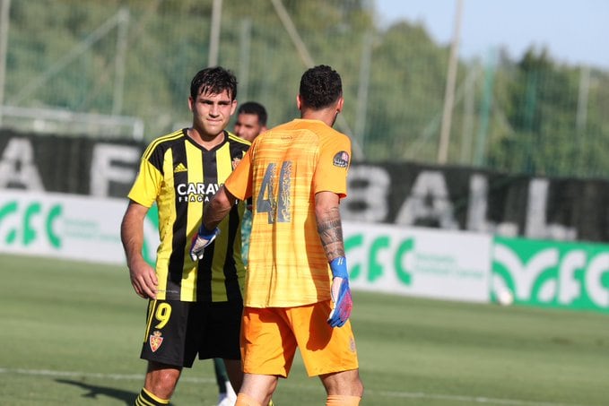 Iván Azón durante el partido contra el Al Nassr