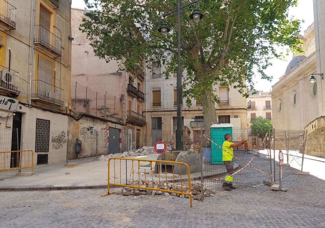 Las primeras obras se pueden ver también en la Placeta de la Creu Roja