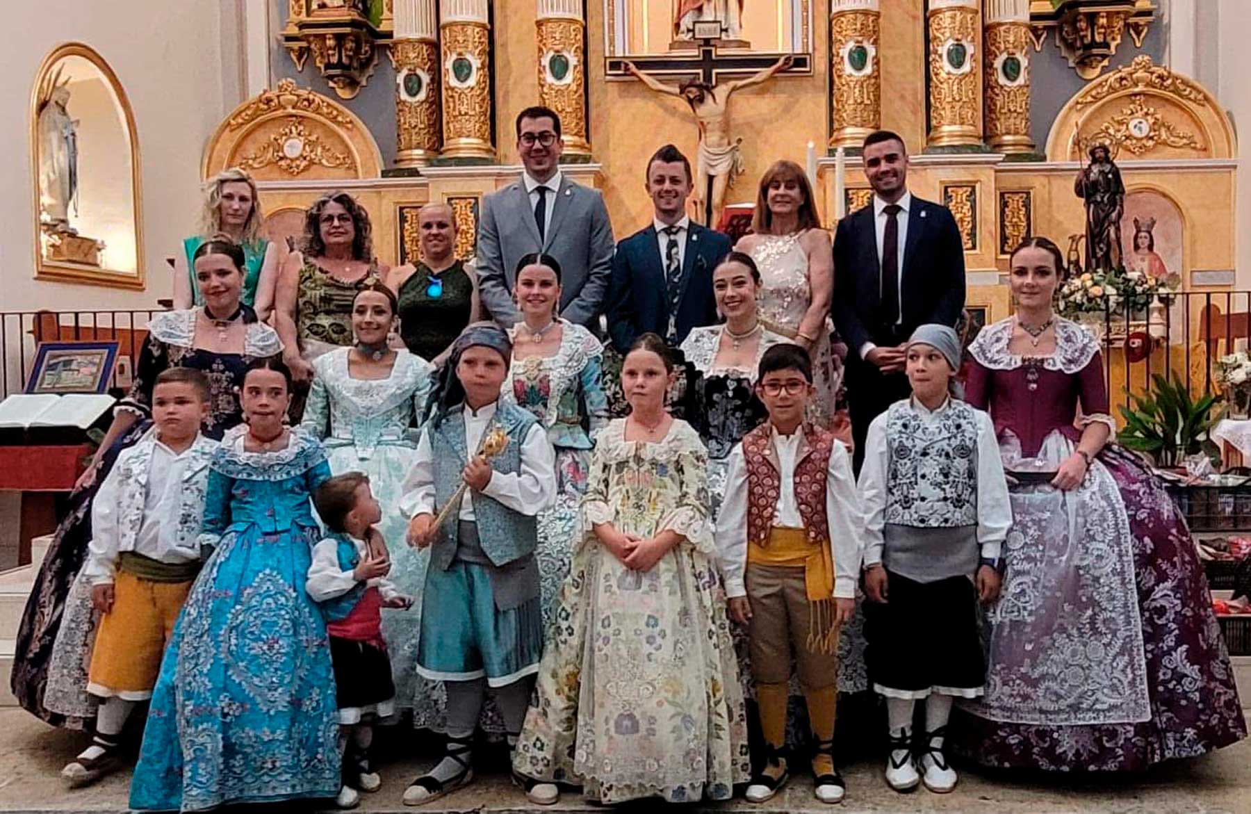 Imagen del día de la Romería con las autoridades y las Reinas de Fiestas y sus cortes de honor