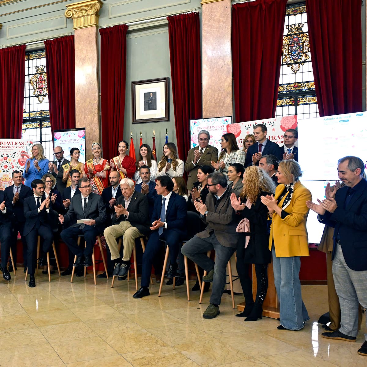 El río Segura se convierte en un escenario flotante en las Fiestas de Primavera, con conciertos de Walls y Maldita Nerea