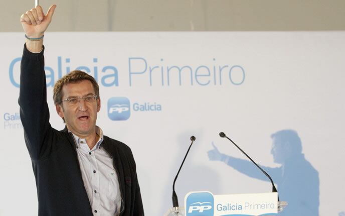 Alberto Núñez Feijoo, durante el mitin celebrado en la Plaza de la Pesquería de Vilagarcía de Arousa.