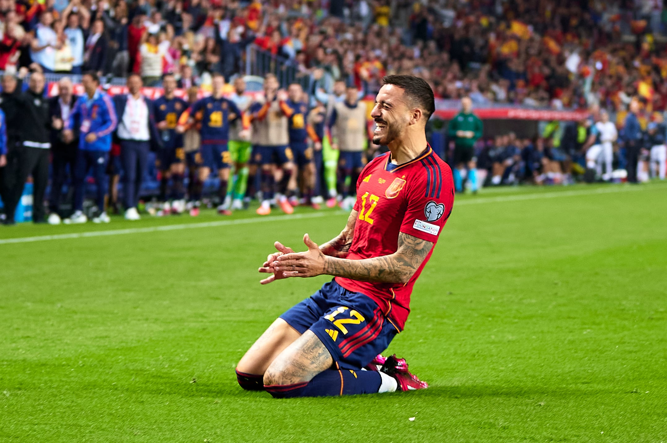 Joselu Mato celebra uno de sus dos goles ante Noruega.