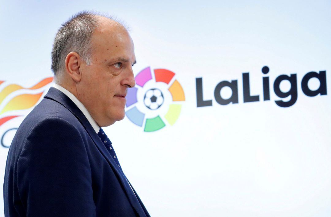 El presidente de LaLiga, Javier Tebas, durante la firma de un acuerdo de colaboración con el presidente de la Superliga, Li Yuyi, para desarrollar y potenciar el fútbol, este viernes en Madrid.