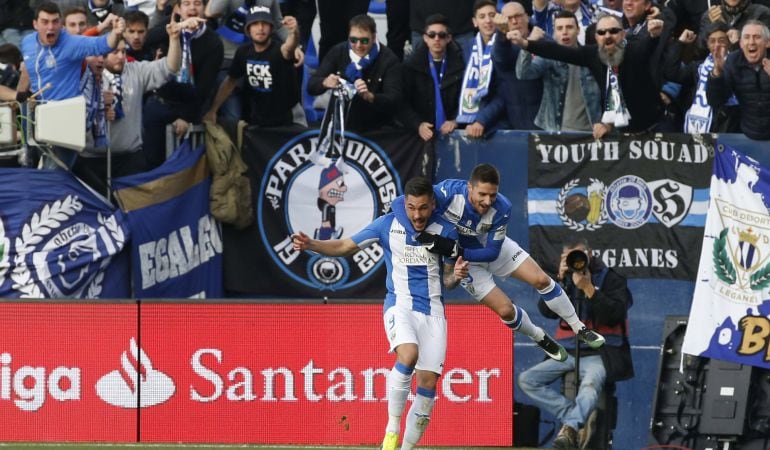 GR El delantero del Leganés Miguel Ángel Guerrero (i) celebra junto a su compañero, el centrocampista Omar Ramos (d), el gol que ha marcado, el primero del equipo ante el Eibar