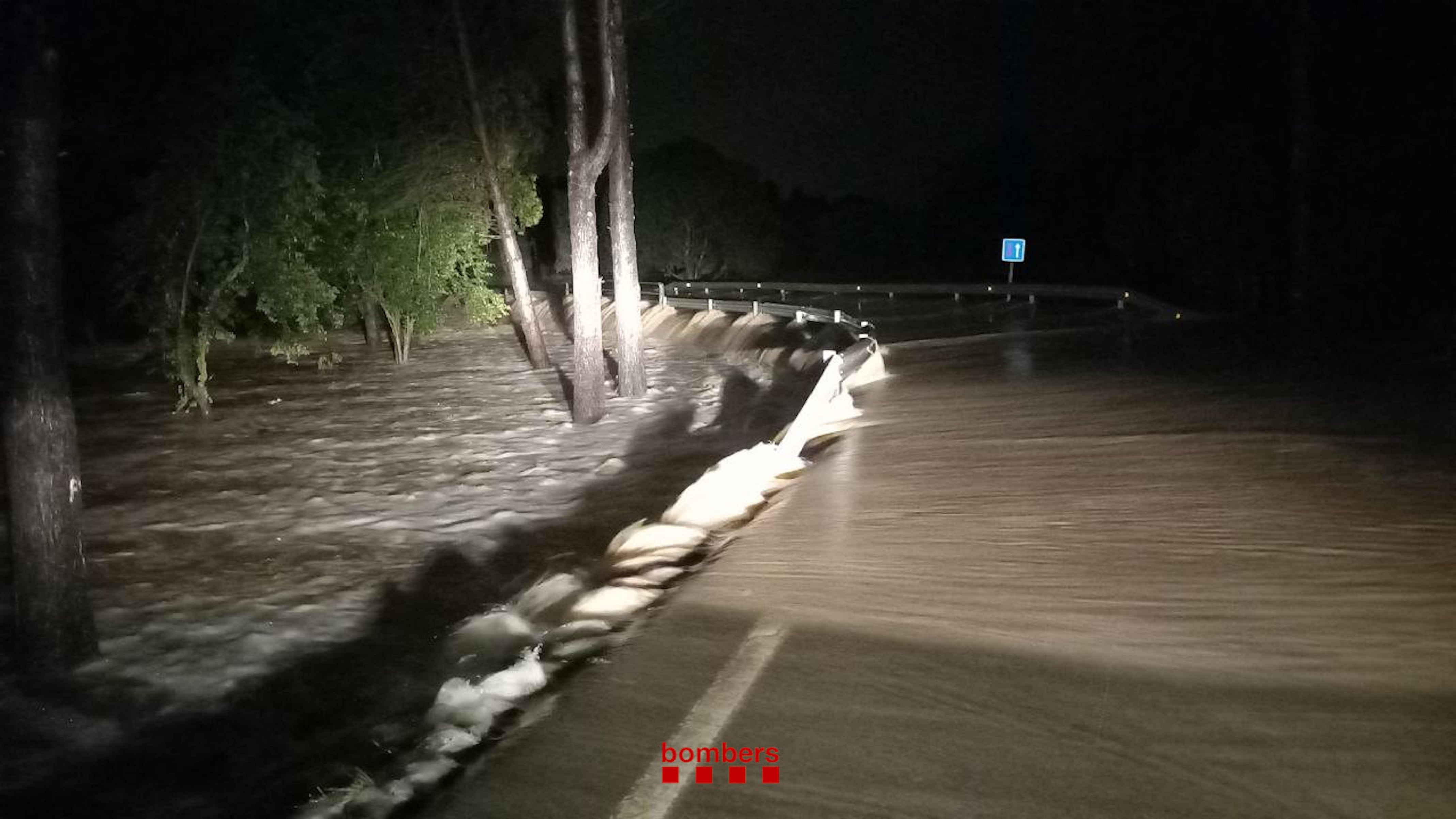 Carretera inundada