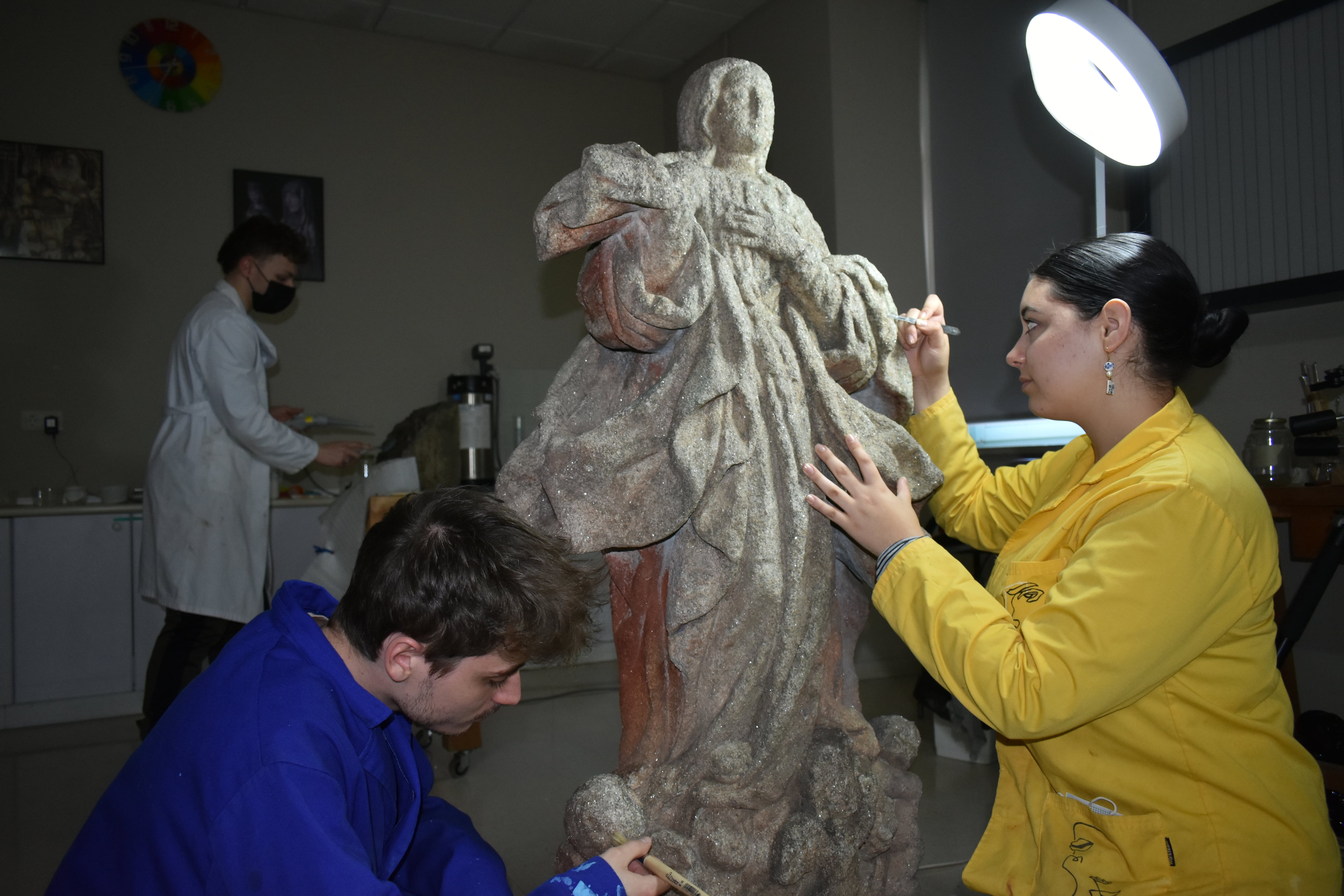 A Escola Superior de Conservación e Restauración de Bens Culturais de Galicia devolveu a pasada semana unha ducia de pezas do TUDE-Museo Catedralicio-Diocesano de Tui