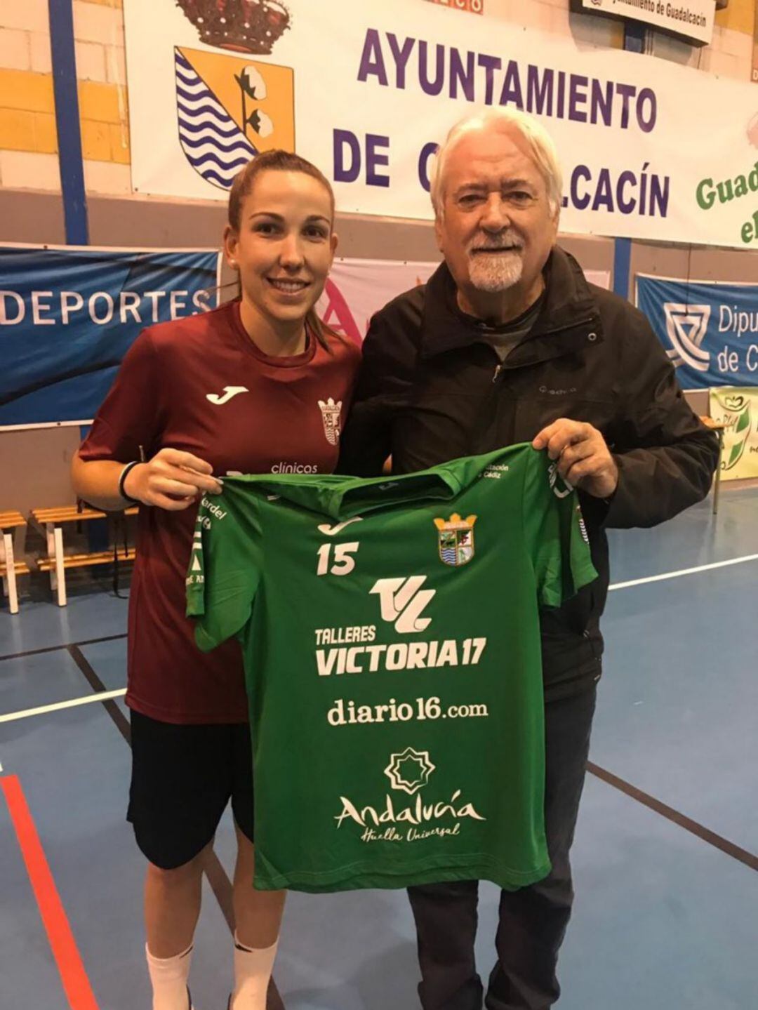 Inma Sojo junto al presidente del Guadalcacín FSF