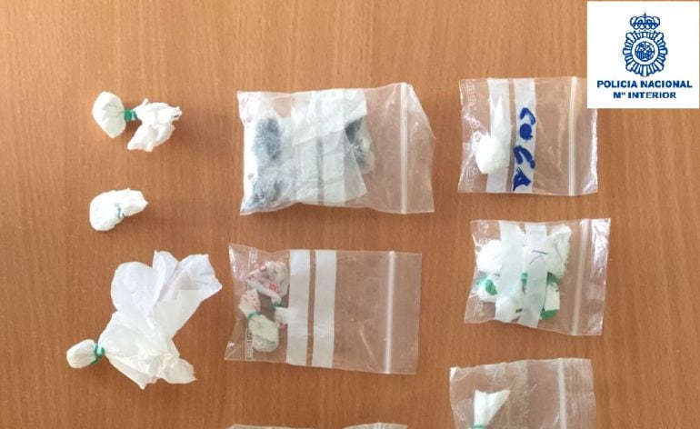 Droga intervenida al detenido en la plaza de San Miguel