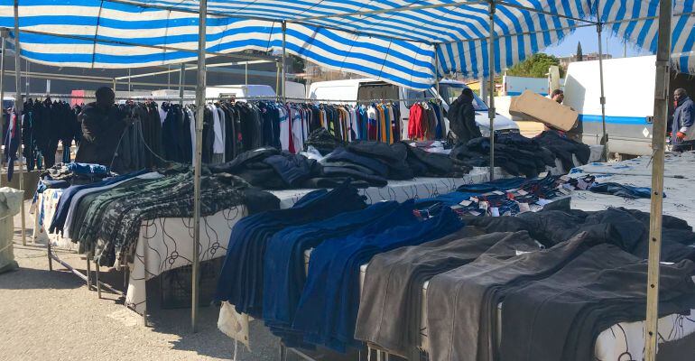 Uno de los puestos del mercadillo de la capital jienense.