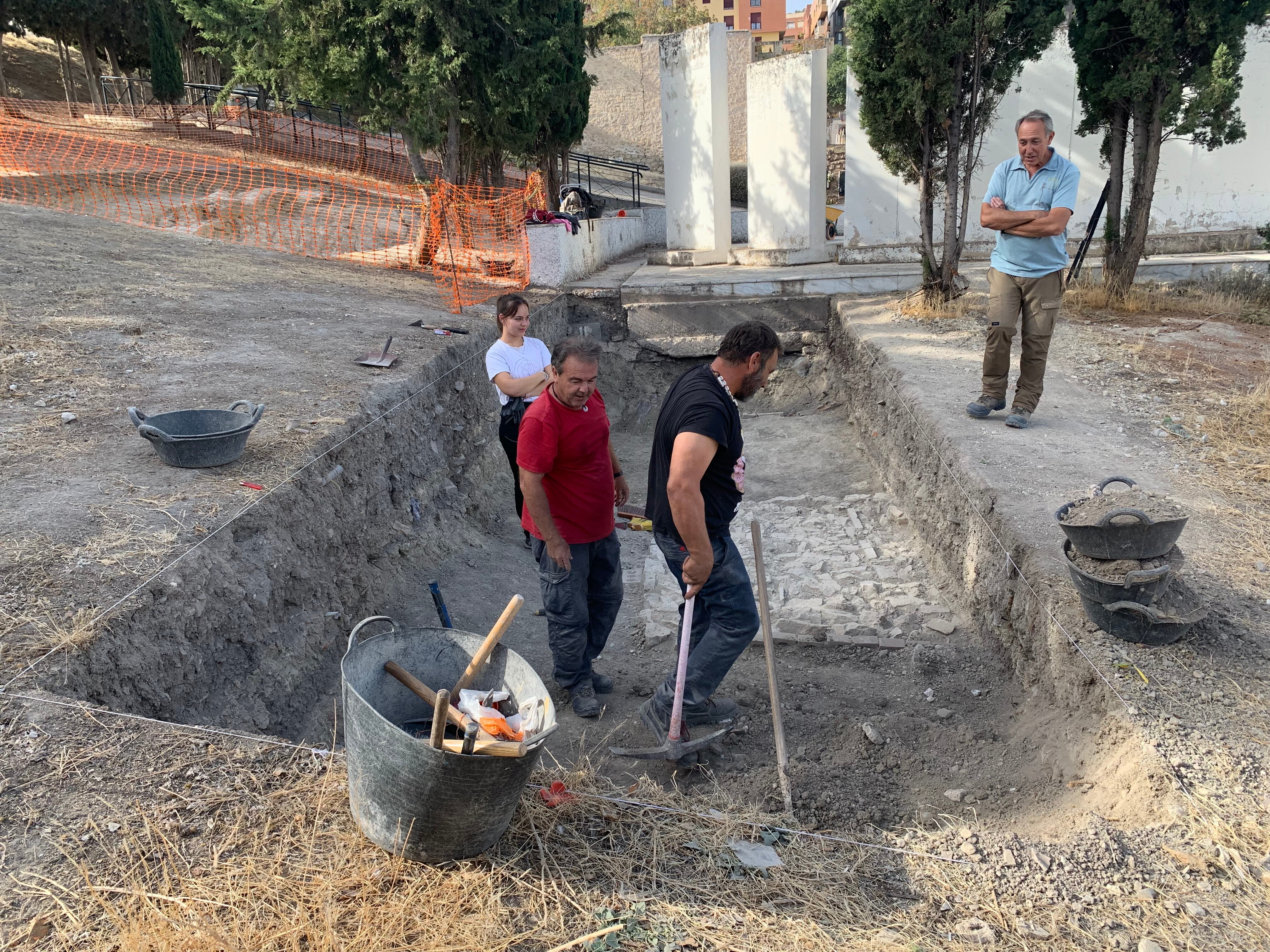 Excavaciones en la Fosa 702 del cementerio de San Eufrasio.