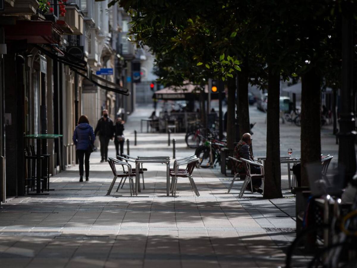 Gipuzkoa entra en zona roja y Bizkaia bate récord de positivos por COVID