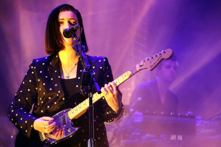 La cantante de The xx, Romy Madley Croft, durante el concierto de la banda inglesa en el Primavera Sound, este viernes.