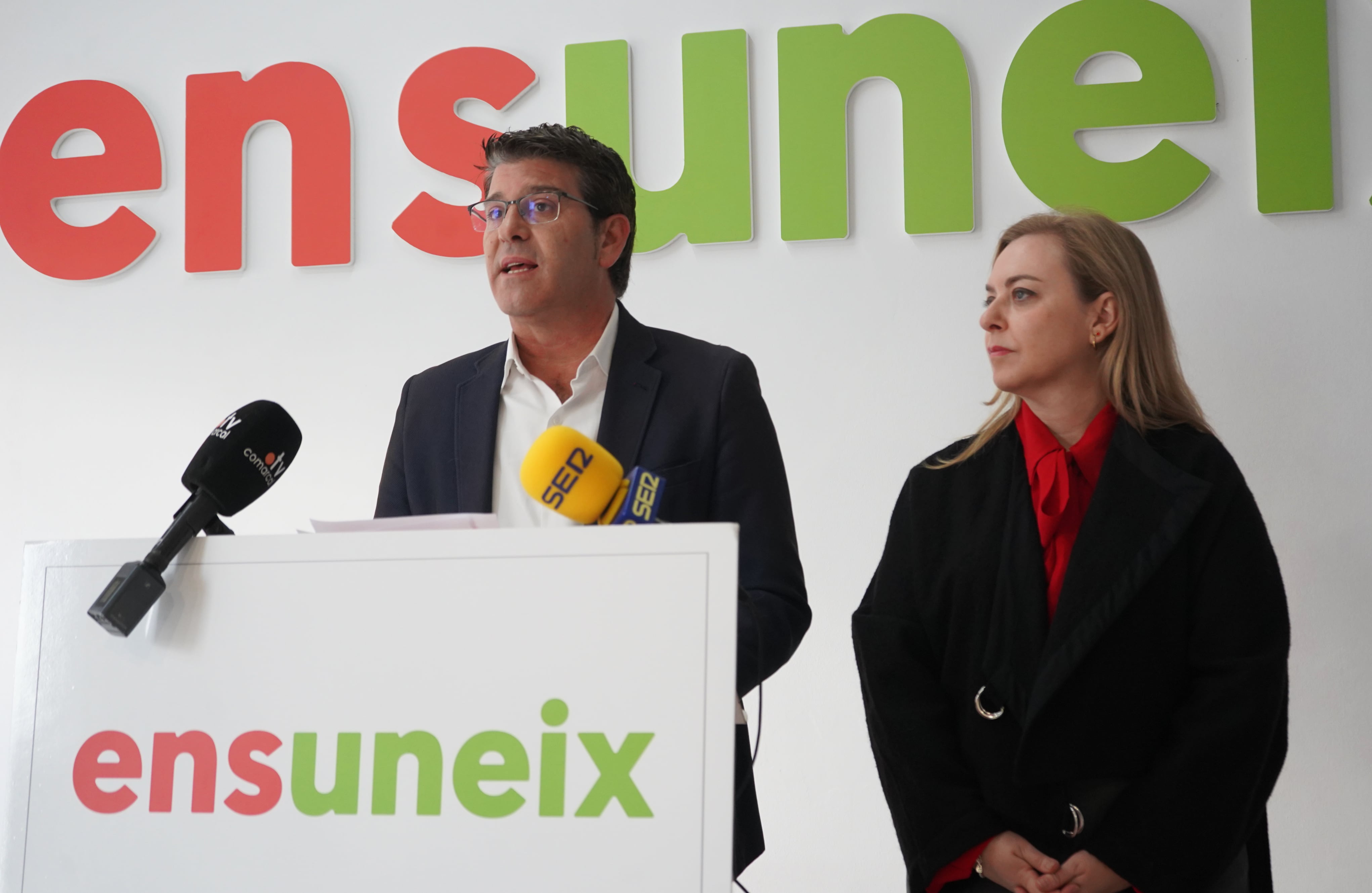 El presidente de la formación municipalista Ens Uneix, Jorge Rodríguez, junto a la Vicepresidenta 1ª de la Diputació de València, Natalia Enguix Martínez