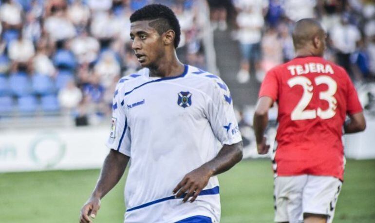 El delantero Anthony Lozano en una acción con el CD Tenerife
