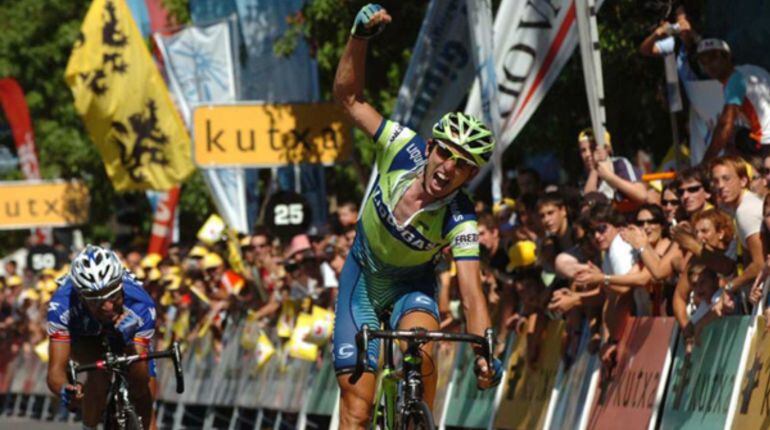 Imagen para el recuerdo: momento en el que Bertagnolli le gana el sprint final de la Clásica 2007 a Juanma Gárate