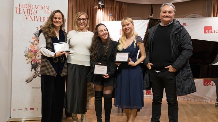 La obra ha recibido tres galardones en los premios de la Federación Española de Teatro Universitario: Mejor Obra, Mejor Dirección y Mejor Actor Principal.