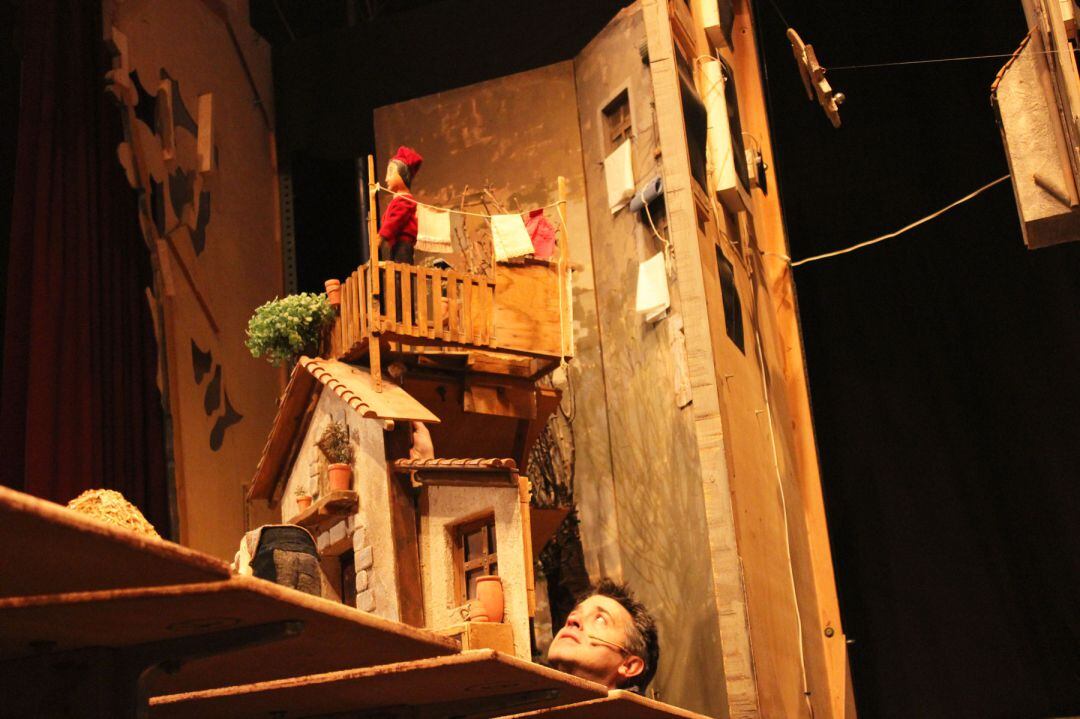 Imagen no habitual del Tirisiti desde la parte de la tramoya