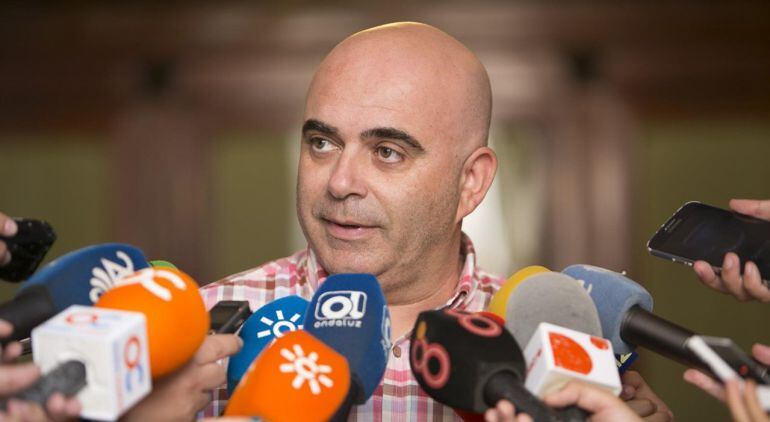 David Navarro se estrena en el Carnaval de Cádiz con el Coro Callejero de Luis Frade