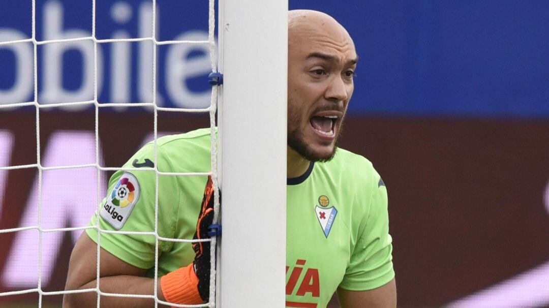 Marko Dmitrovic en el partido de El Alcoraz | SD Eibar