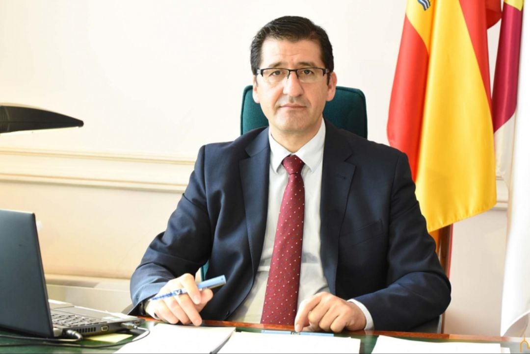 José Manuel Caballero firmaba este jueves la transferencia de la liquidación final a los ayuntamientos