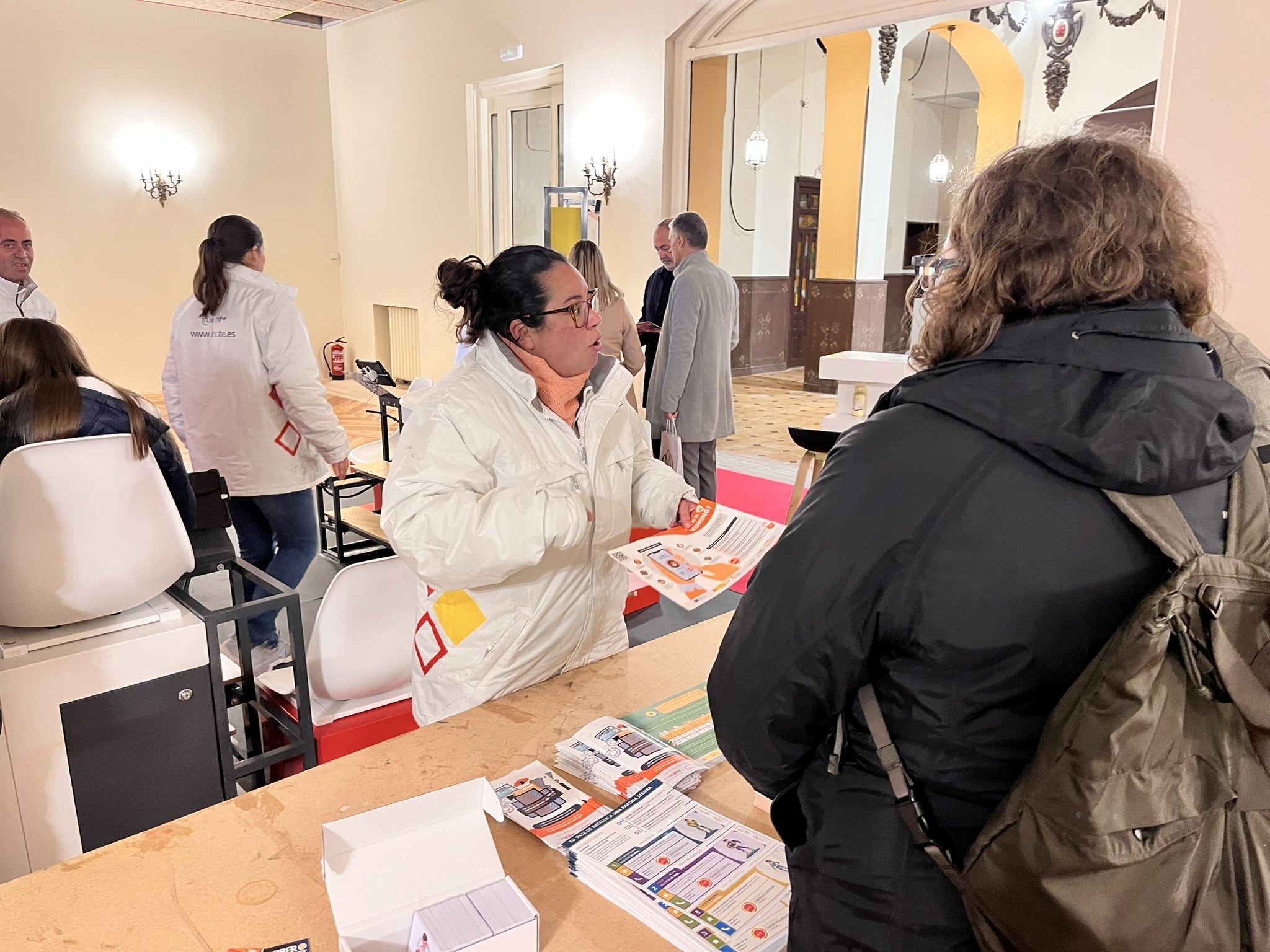 El pasado 6 y 7 de diciembre la planta baja del Casino de Jaca se abrió al público para una jornada divulgativa sobre ciberseguridad