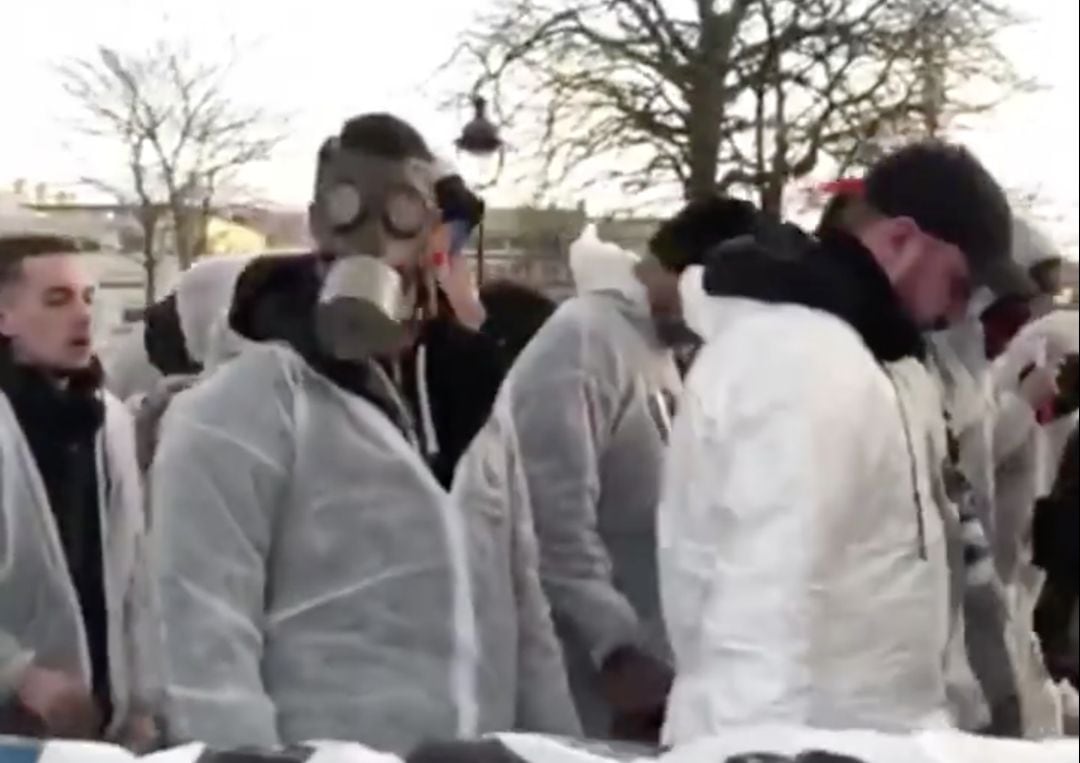 Aficionados del PSG, mofándose del &#039;Coronavirus&#039; en la previa del partido frente al Borussia Dortmund