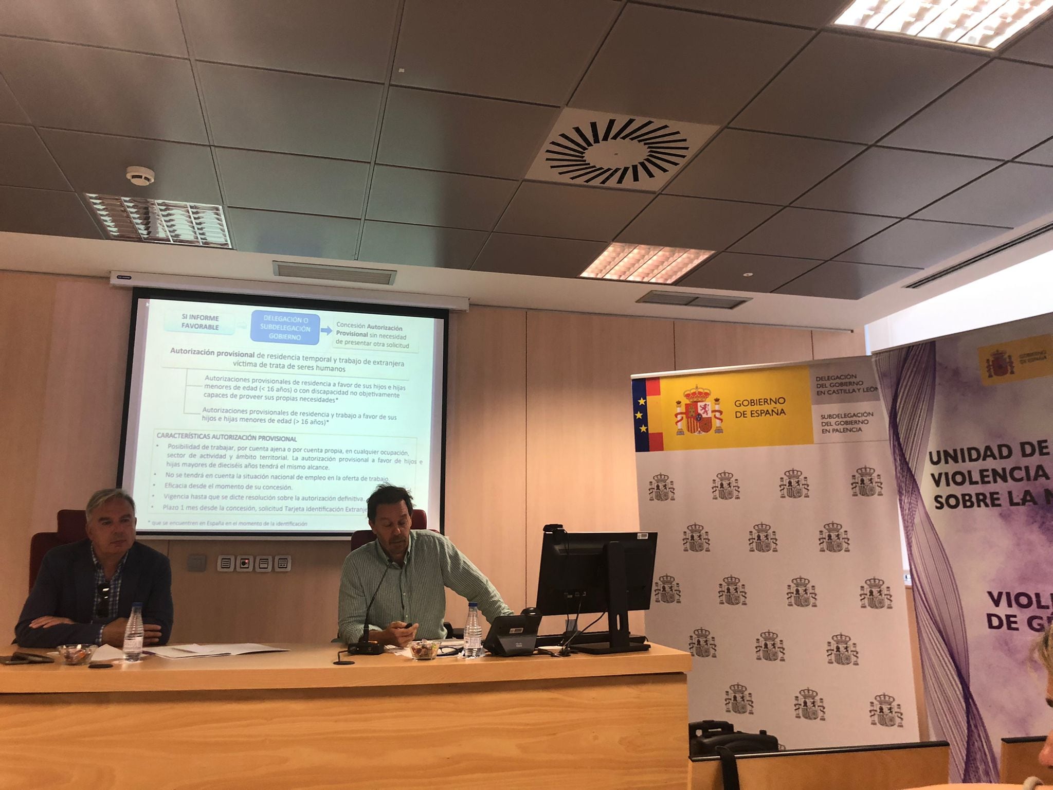 Jornada de formación sobre recursos para mujeres vulnerables