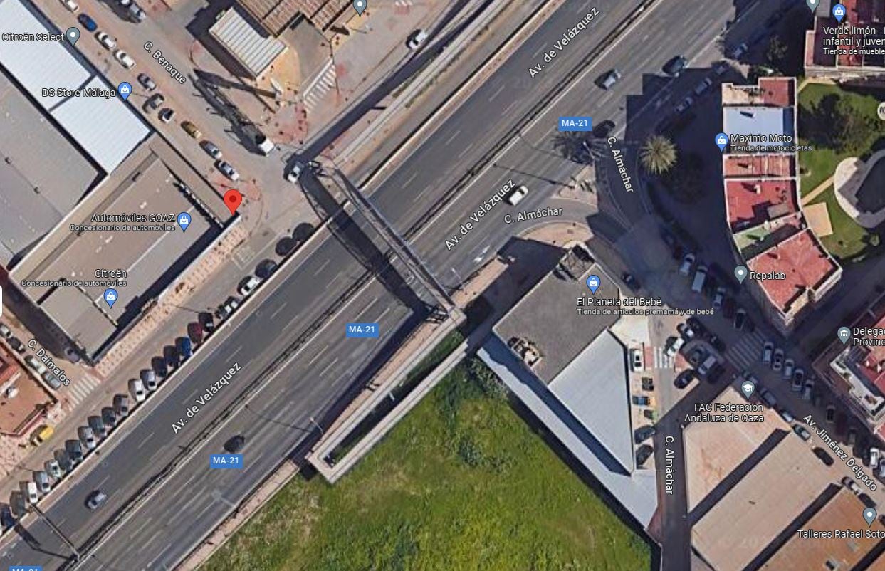 El paso elevado situado en un polígono de Málaga