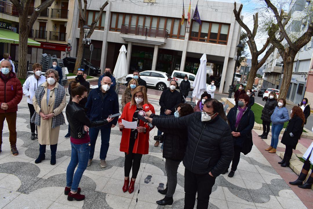 Lectura del manifiesto por el 8M en Petrer 